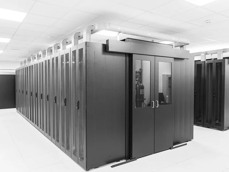 密閉型コールドアイルキャビネット